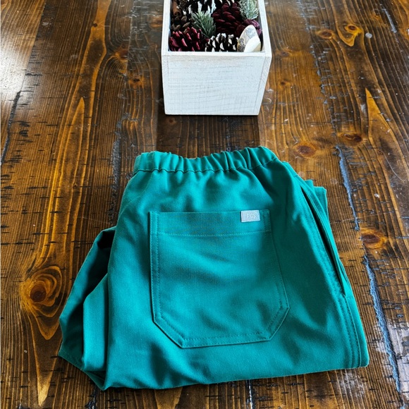 Figs Mens Hunter Green Pisco Short Scrub Pants - Picture 4 of 5